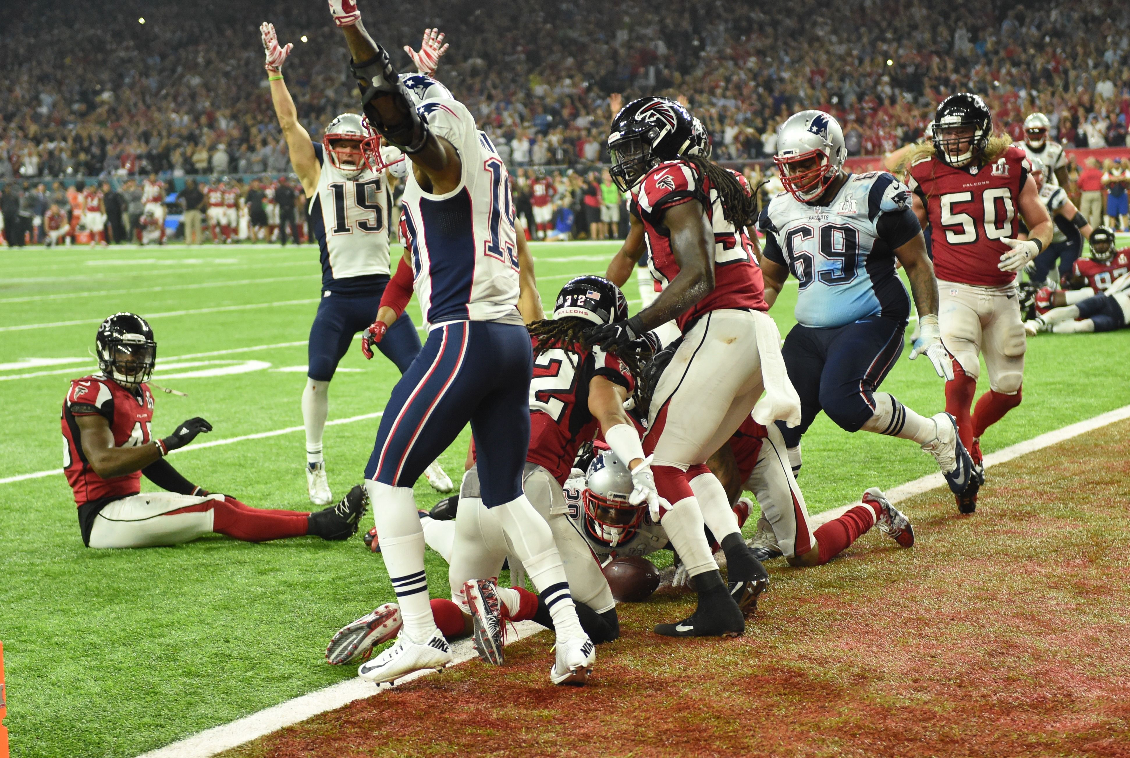 TOPSHOT - James White #28 of the New England Patriots scores the game winning touchdown in overtime against the Atlanta Falcons during Super Bowl 51 at NRG Stadium on February 5, 2017 in Houston, Texas / AFP / Timothy A. CLARY (Photo credit should read TIMOTHY A. CLARY/AFP/Getty Images)