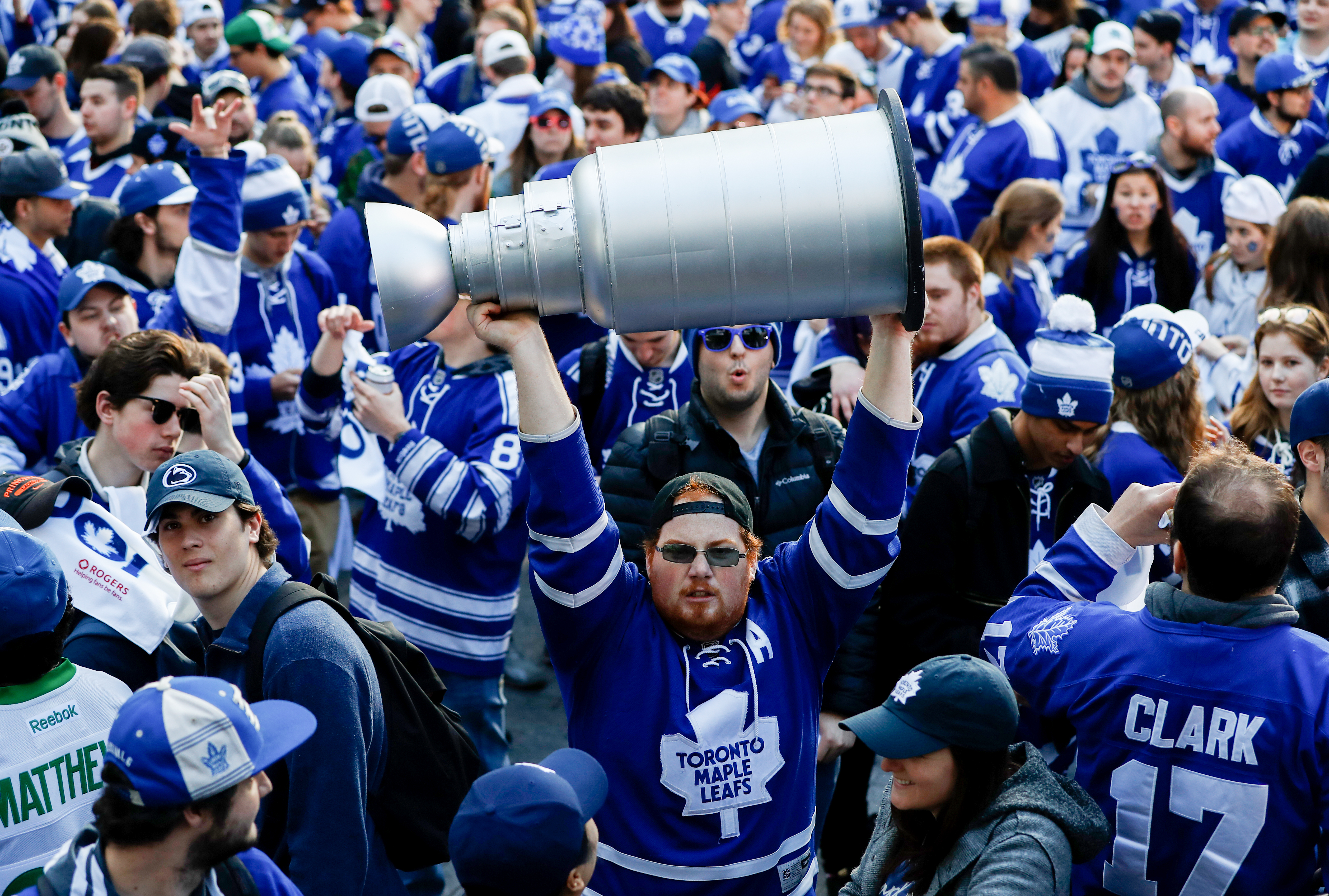 TORONTO, ON - APRIL 17: Fans cheer outside the arena before the Toronto Maple Leafs play the Washington Capitals in Game Three of the Eastern Conference First Round during the 2017 NHL Stanley Cup Playoffs at the Air Canada Centre on April 17, 2017 in Toronto, Ontario, Canada. (Photo by Mark Blinch/NHLI via Getty Images)